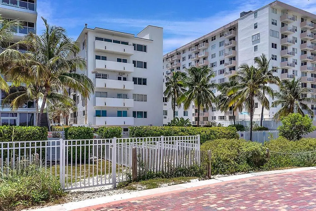South Beach Beachfront Apartment, Chairs & Umbrella Access-1
