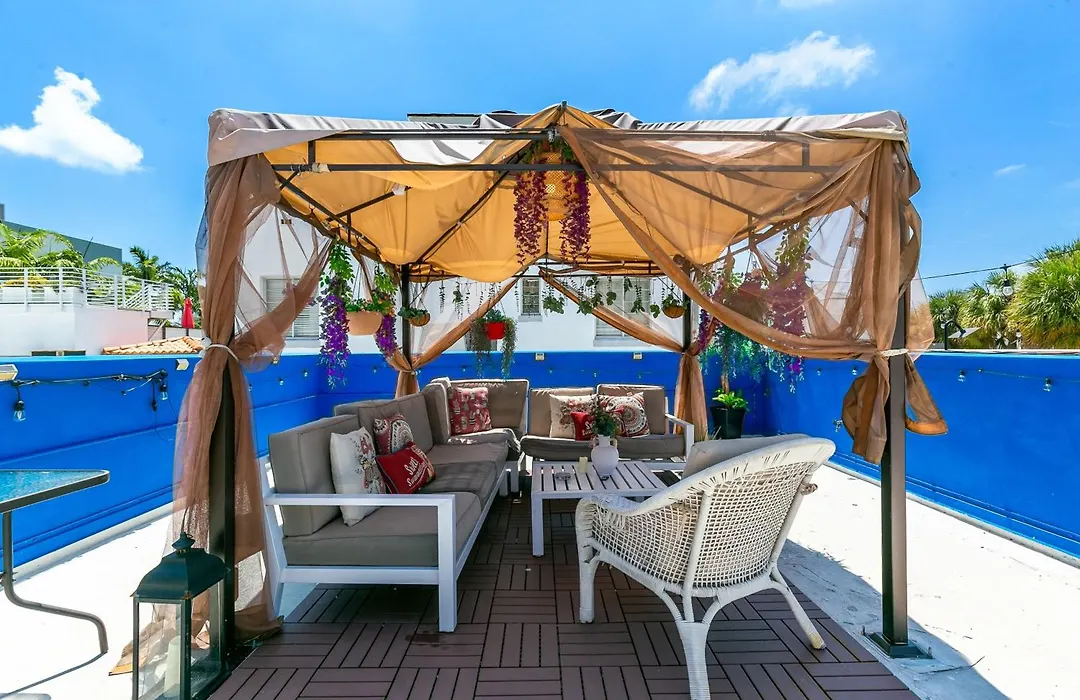 2Bedroom 2Bath Loft Exclusive Rooftop&Jacuzzi,1Block From Beach-1