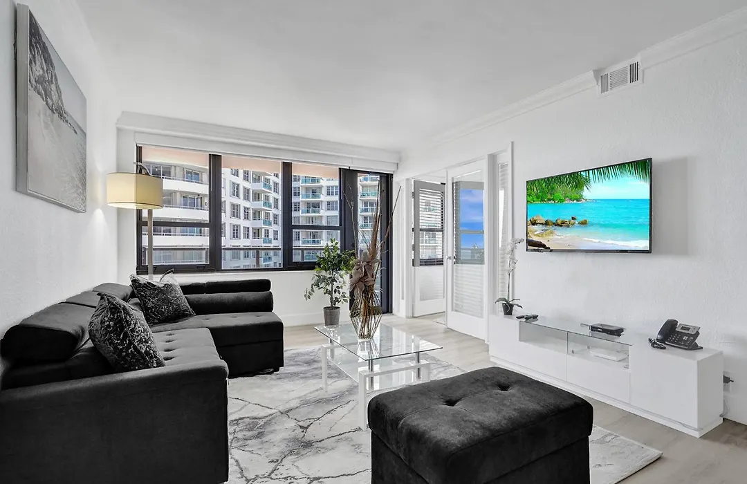 Ocean View Spacious Condo Beach Service 907-1
