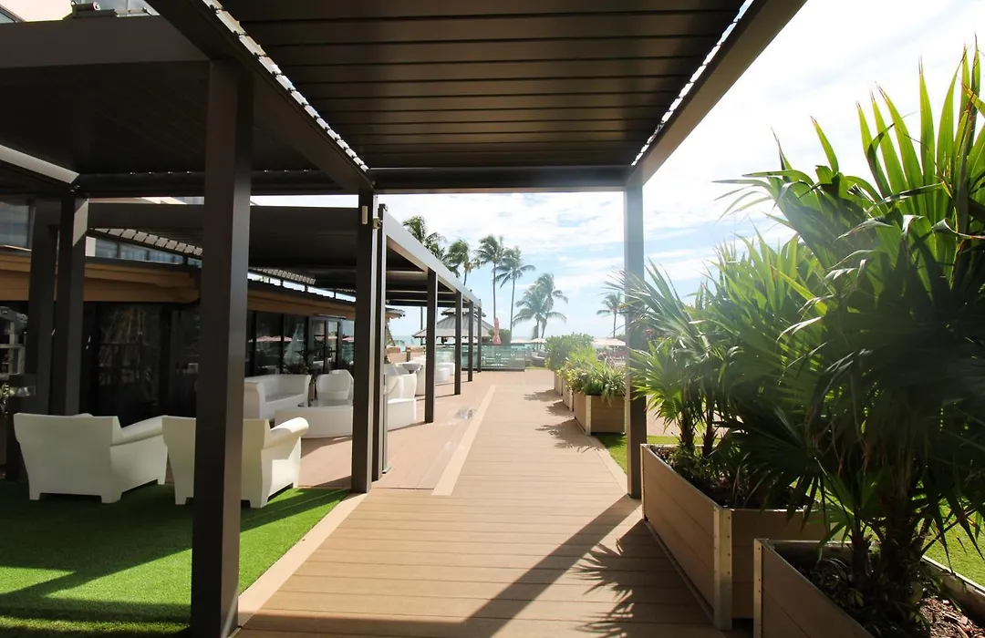 Castle 835 Oceanview Studio On Beach With Pool, Gym, Bars, And Free Parking-1