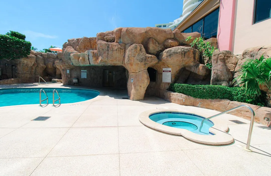 Alexander 1209 Beachfront Condo With 2 Pools , Beach Access, Sauna, Stores-1