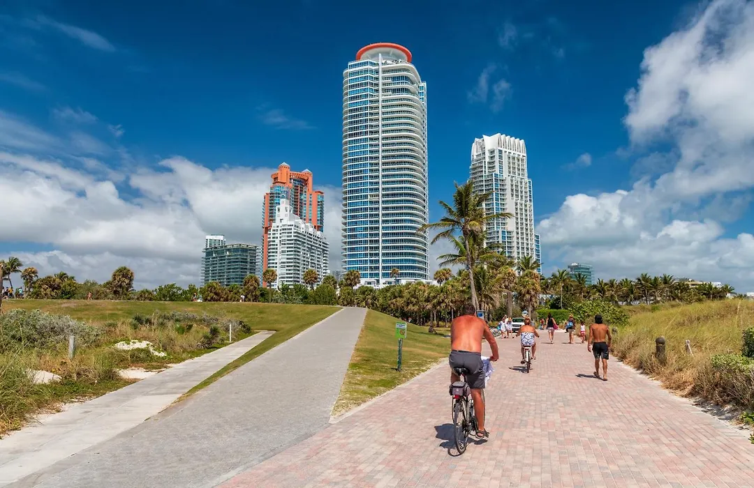 Beachfront Bentley Hotel One Bedroom Suite With Balcony And Beach Access-1