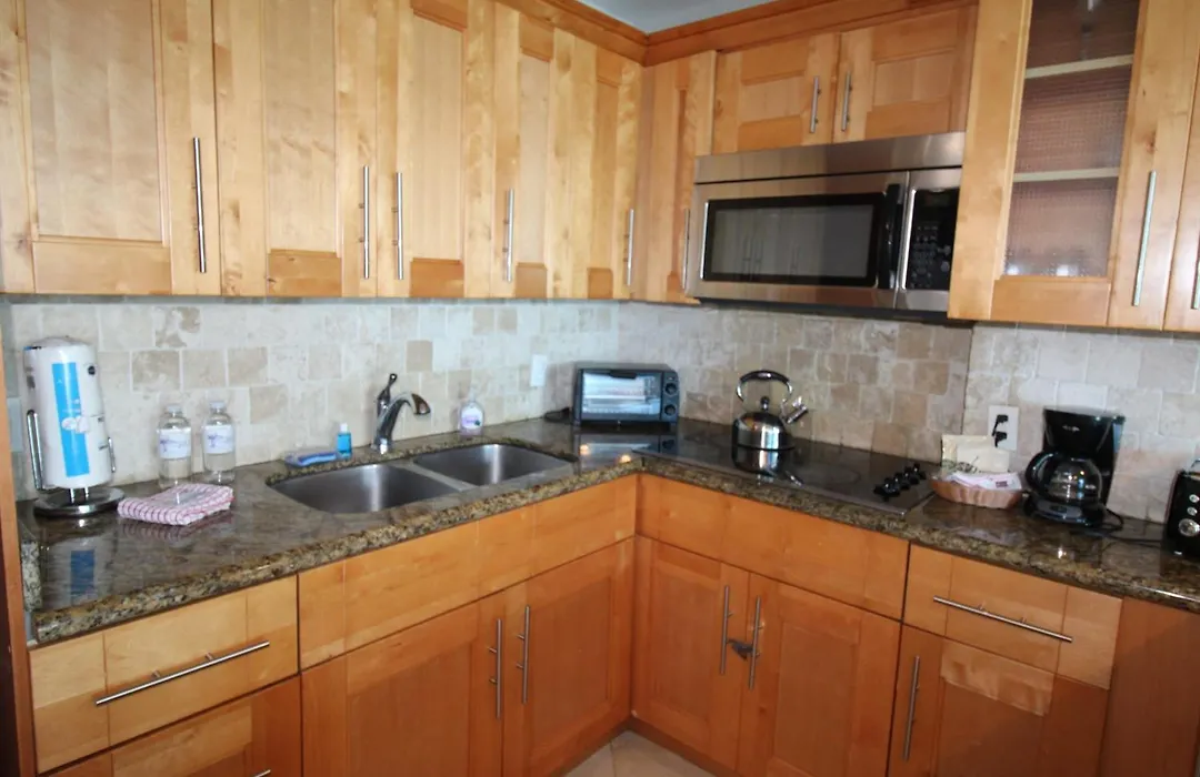 Castle B17 Contemporary Condo With Pool, Beach Access And Free Parking-1