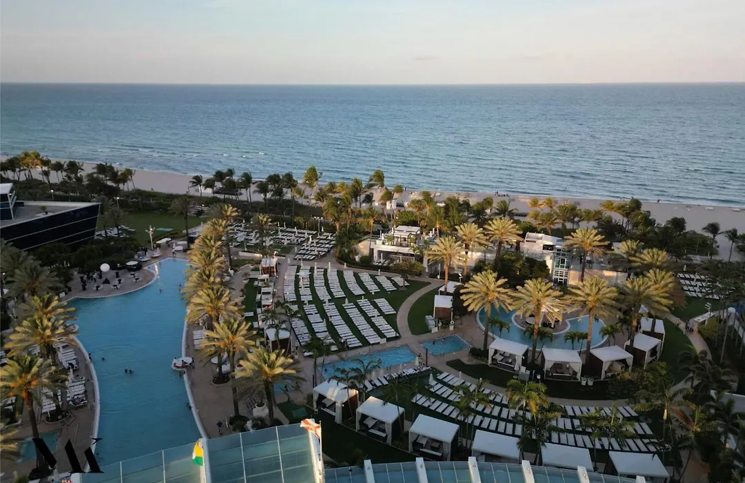 Fontainebleau Resort Ocean Plus Bay View W Balcony-1