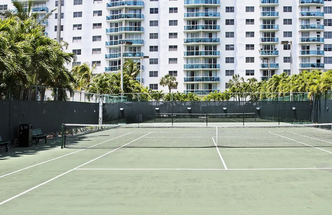 Ocean Reserve Luxury Condos Across From Sunny Isles Beach-1