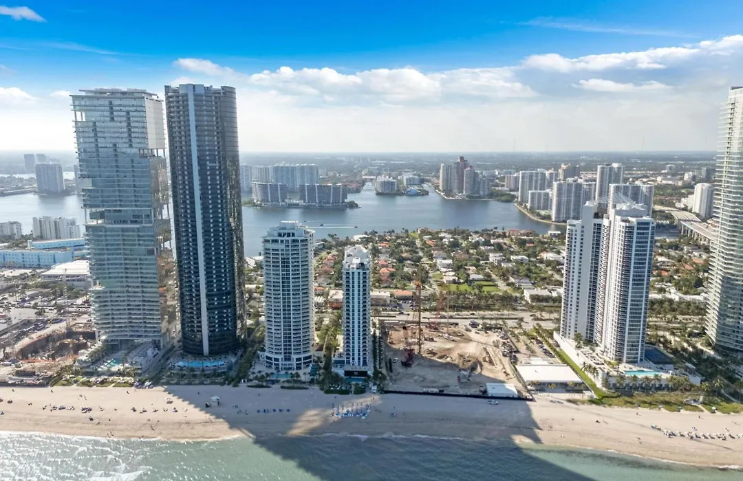 Steps To The Sand Beachfront Escape- 25Th Floor Views-1