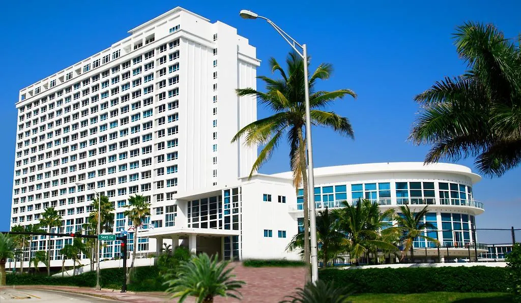 Beach Apartments - Free Parking-1