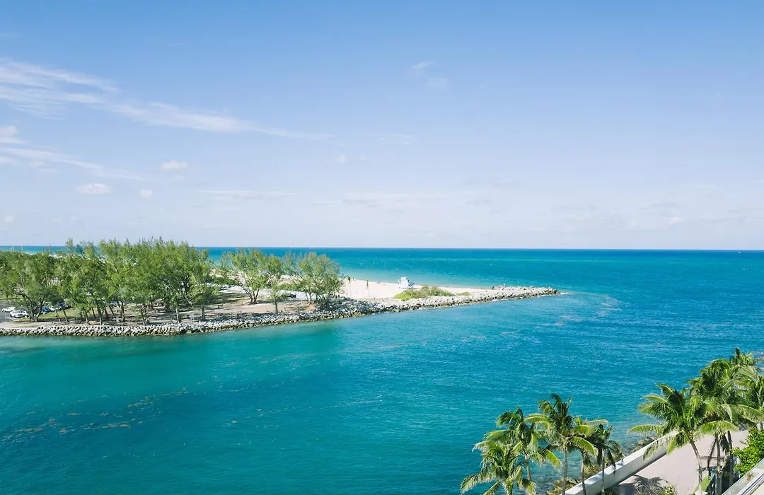 5 Star Hotel Private Studio Bal Harbour Miami Beach-2 Queen Beds-1