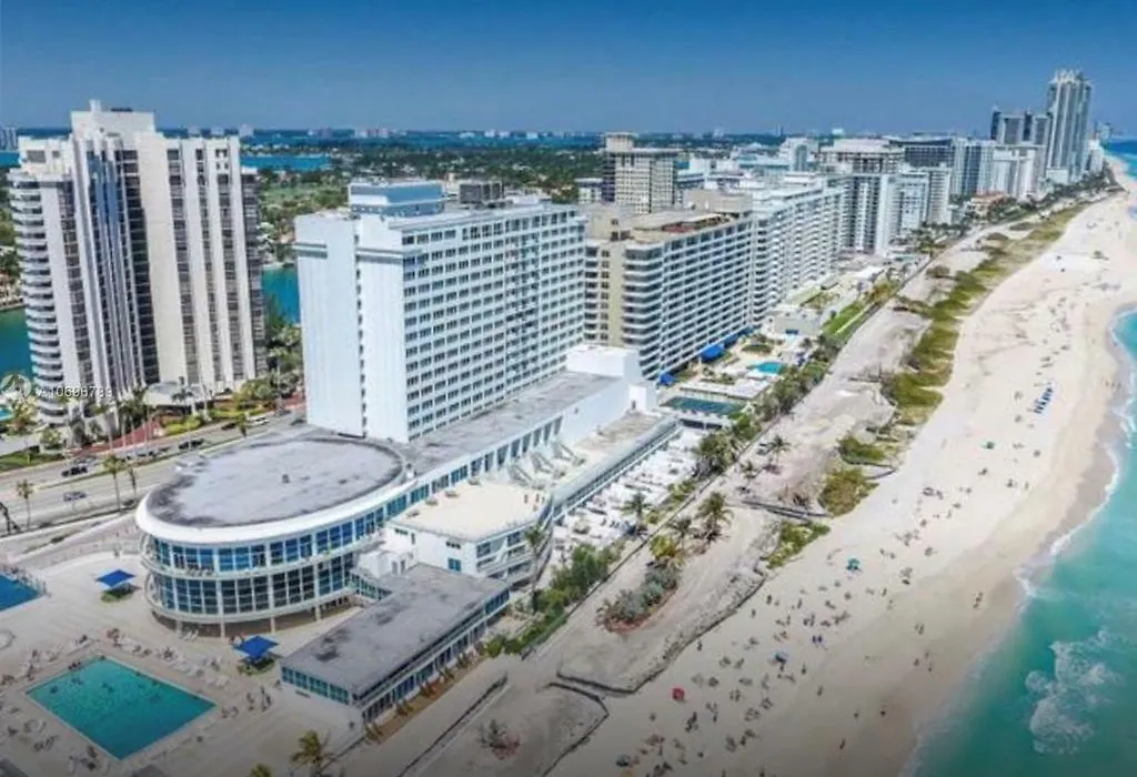 Castle Beach Club Apartments-1