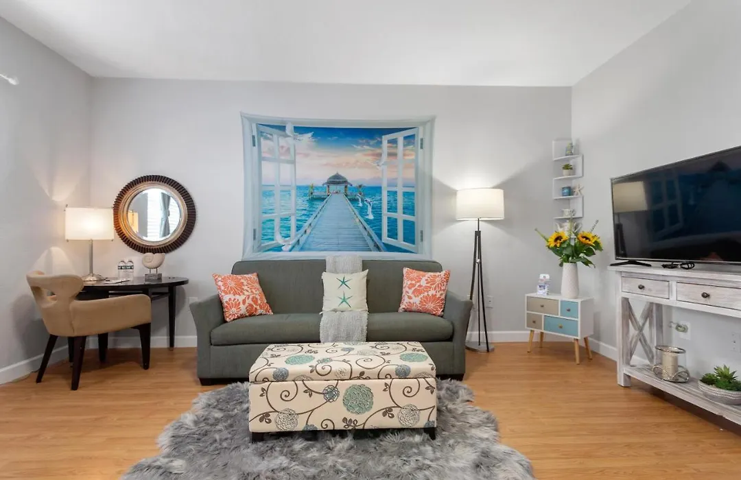 Ensuite Apt On Collins Ave-1