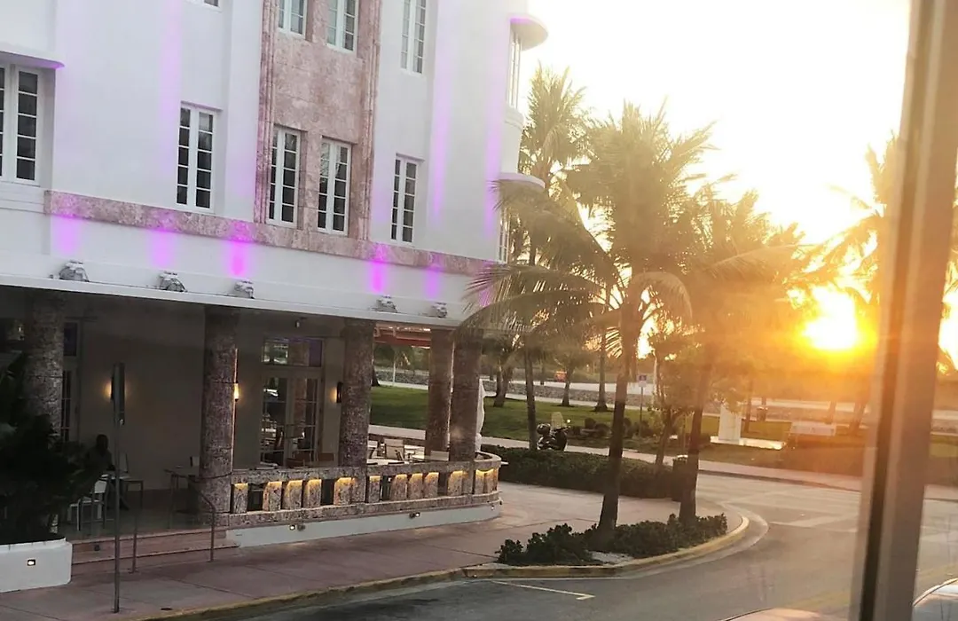 Heart Of South Beach / Modern Apartment / Ocean Drive - Carlyle-1