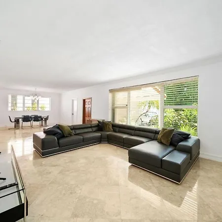 Miami Urus House-2