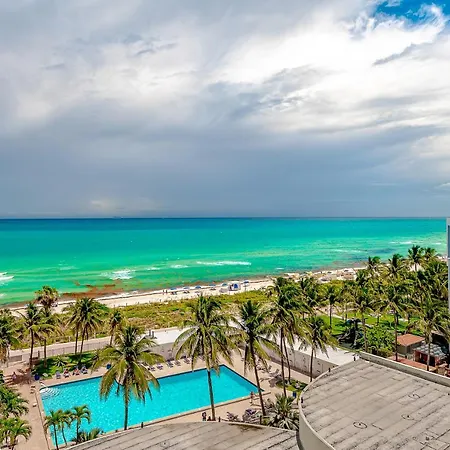 St Rentals Miami Studios Front Beach-3