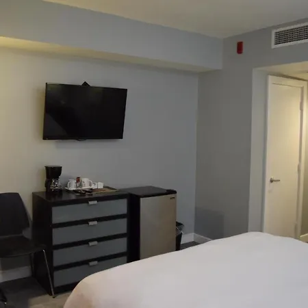 Sobeny Collins Queen & King Rooms-2