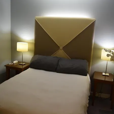Sobeny Collins Queen & King Rooms-3
