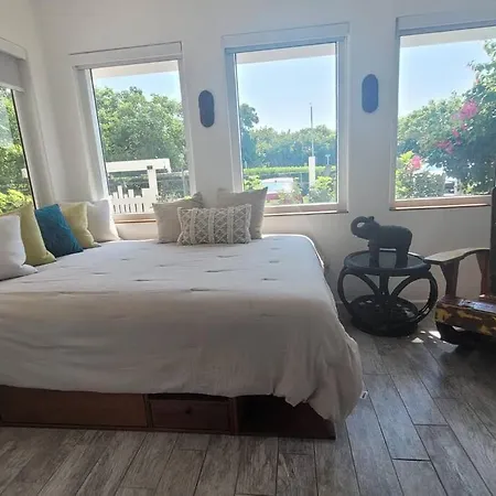 Soflo Beach House: Ideal For Groups W/Parking-2