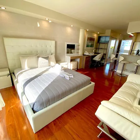 Modern Waterfront Apartment With Miami Skyline View, Free Parking 5 Mins Drive To Miami Beach-3