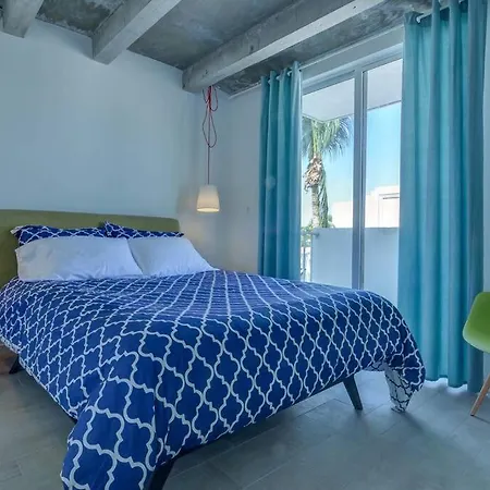 Oceanside Italian Luxury 2 Bedroom Apt With Free Parking-3