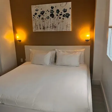 Suites At The Strand On Ocean Drive-3