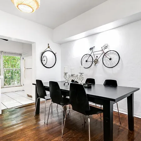 Vintage Townhouse With Private Jaccuzzi And Yard-3