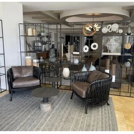 Beautiful 1 Bedroom Condo On The Beach-3
