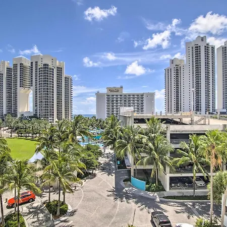 < Half-Mi To Beach: Sunny Isles Resort Condo-3