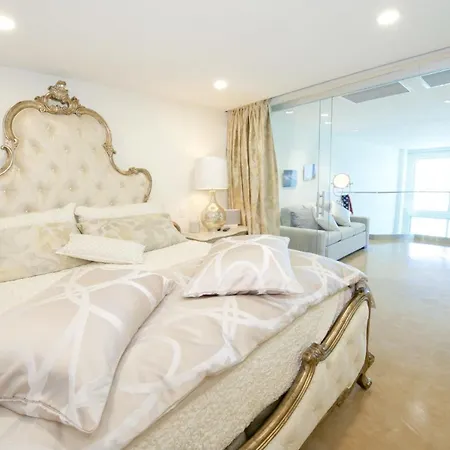 Sumptuous Oceanfront Miami Beach Suite-3