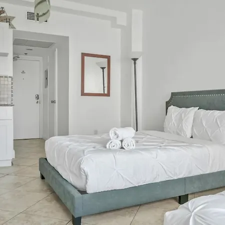 Beach Front Studio In Miami With Stunning Views-2