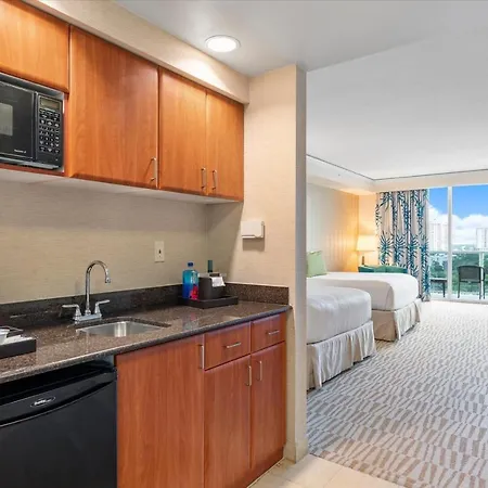Beachfront Suite: Resort Amenities Included-3