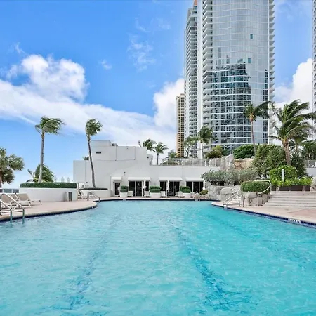 Beachfront Suite: Resort Amenities Included-2