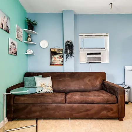 Studio House 2 Blocks From Beach-3