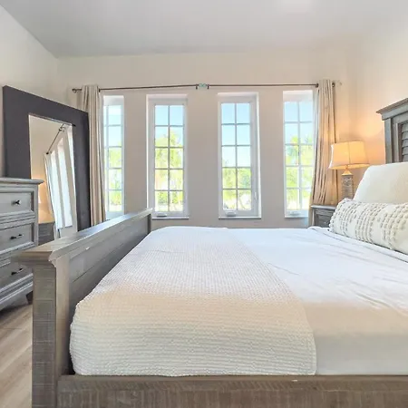 Meet Me On Ocean Dr - Cozy Stay Steps From Beach-3