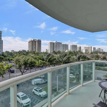 Best Condo On The Beach 6 Beds Free Parking-3