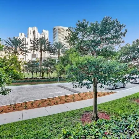 Sunny Isles 3 Bedrooms 1 Min From The Beach-3
