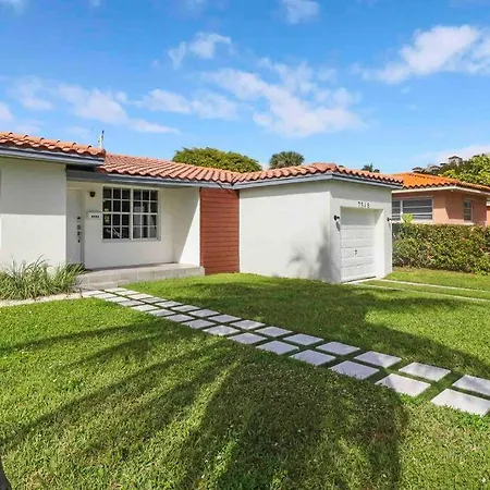 Treasure Island - Modern Miami House 3 Bedroom & 2 Bathroom-2