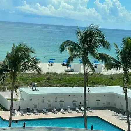 Chic Ocean Front Studio! Apartment-2
