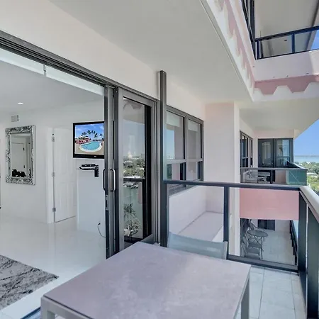 16 Flr Condo With Beach Service-2