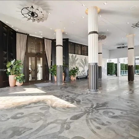 Famous Luxury Miami Hotel W Balcony In South Beach With Pool-2