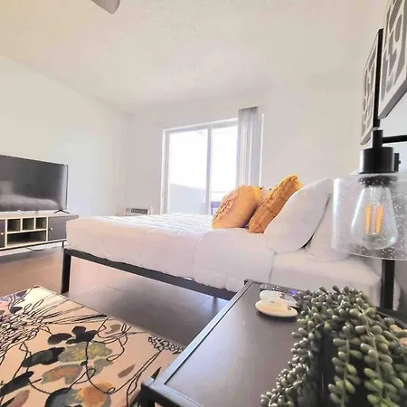 Apartment With Amazing Bay View And Miami Skyline-3