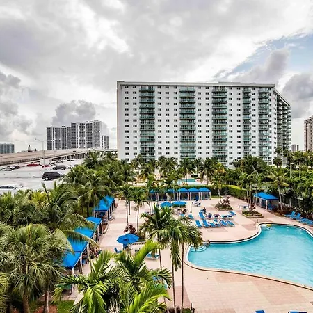 Upscale And Comfortable Apt On The Beach-2