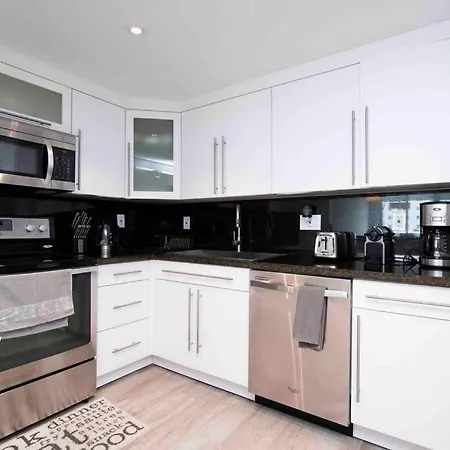 Upscale And Comfortable Apt On The Beach-3