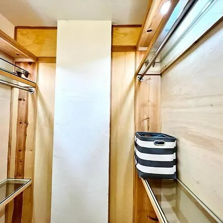 Lovely 1 Bedroom With Washer-Dryer-3