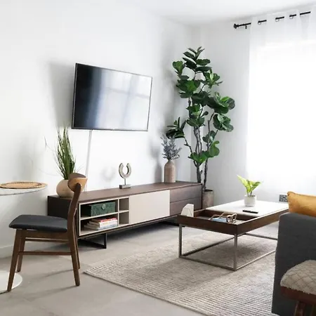 Newely Remodeled Apartment Only 1 Min To The Beach!-3