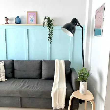 Cute Studio In Mid-Beach-3