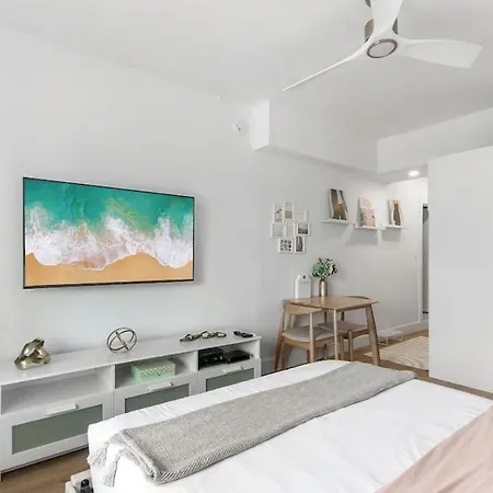 Miami Beach Studio At Bayshore With Pool And Gym-3