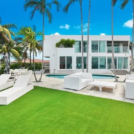 Stunning Miami Beach Ocean-Front-Villa-2