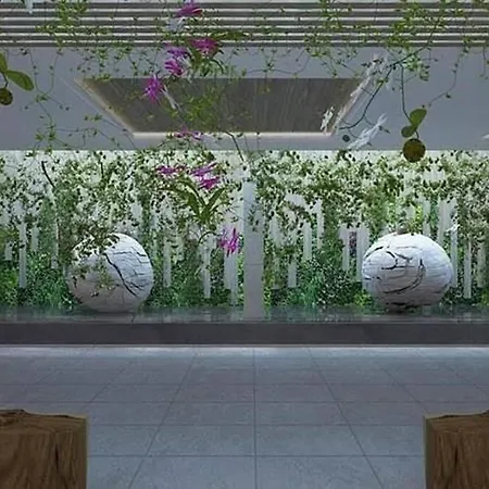 Awesome Studio W/Balcony In The Heart Of Sobe!-2