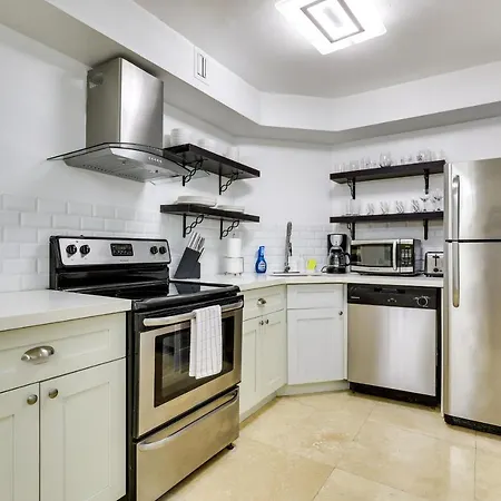Luxury Miami Vacation Rental With Resort Amenities!-3