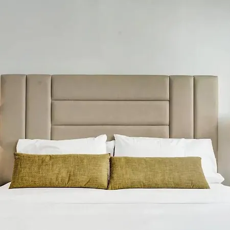 S. Beach'S Collinaire Lux Suites Steps From Sand-2