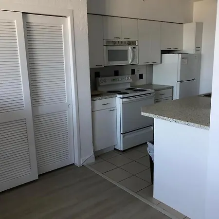Fabulous Studio In Miami Beach-3